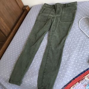 Cute slim army green pants with big pockets